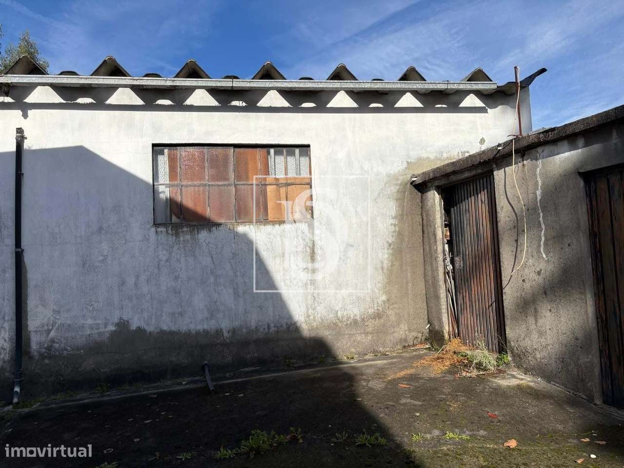 Oportunidade Única – Espaço Multifuncional com Armazém, Habitação e In-26