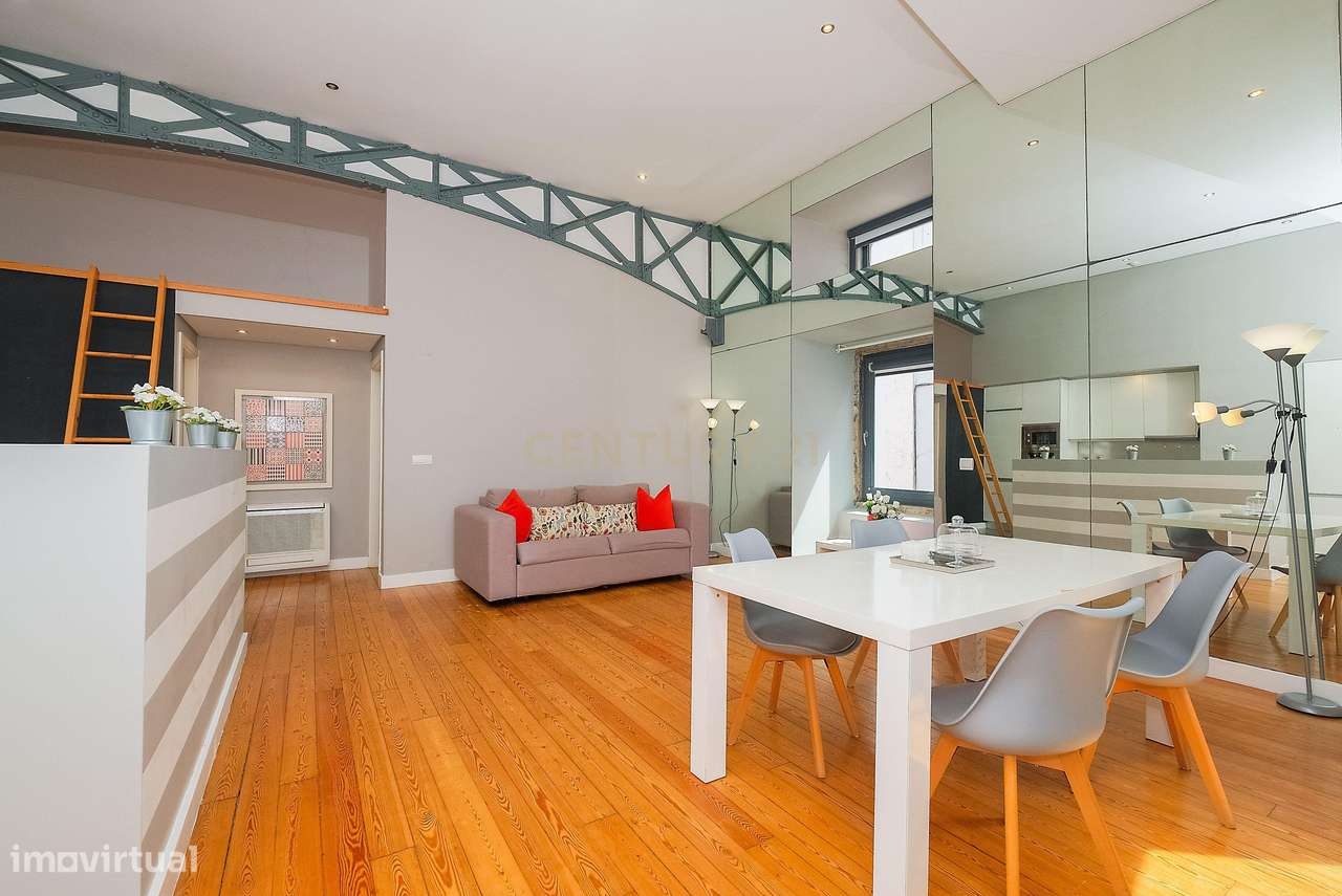 T1 único com pé direito alto + mezzanine | 81,56m² | Bairro Alto | Pot-8