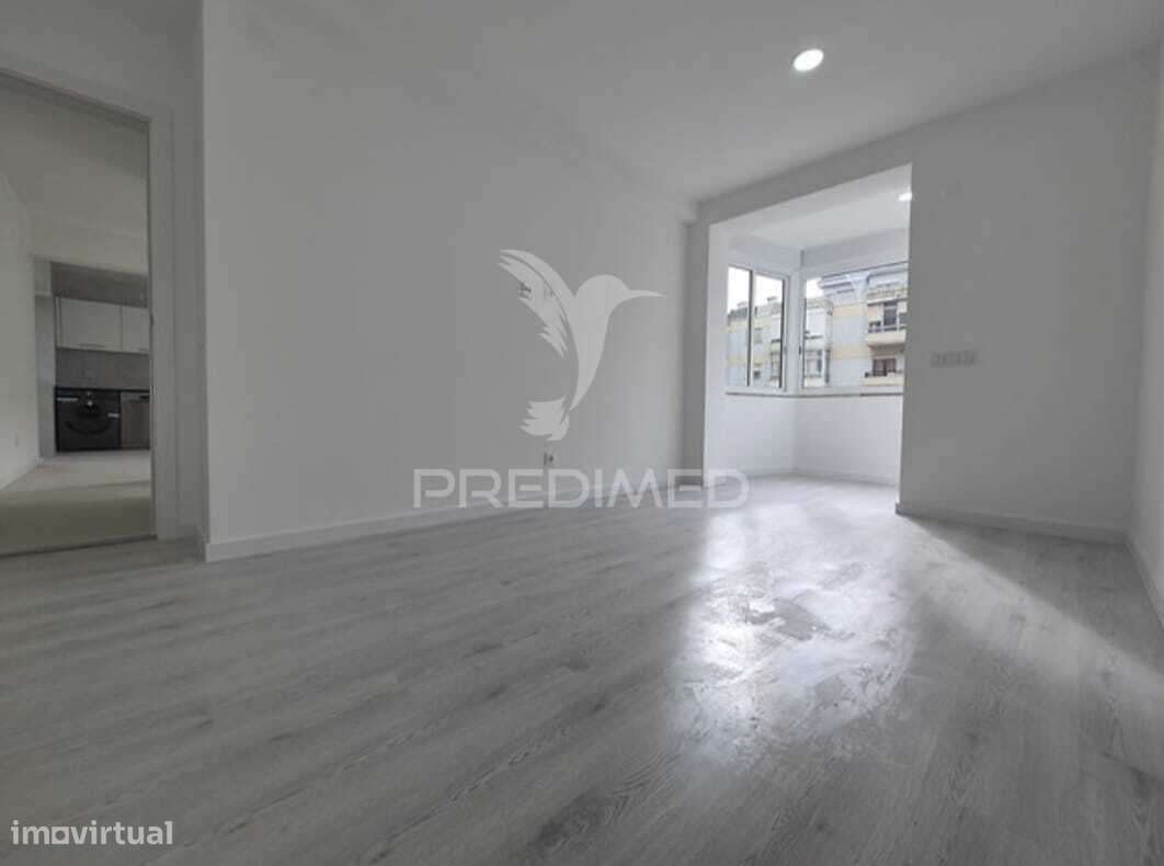 Apartamento T2 no Laranjeiro, Almada-6