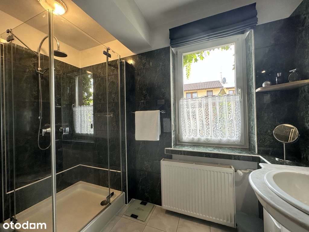 Przestronny dom w świetnej lokalizacji-12