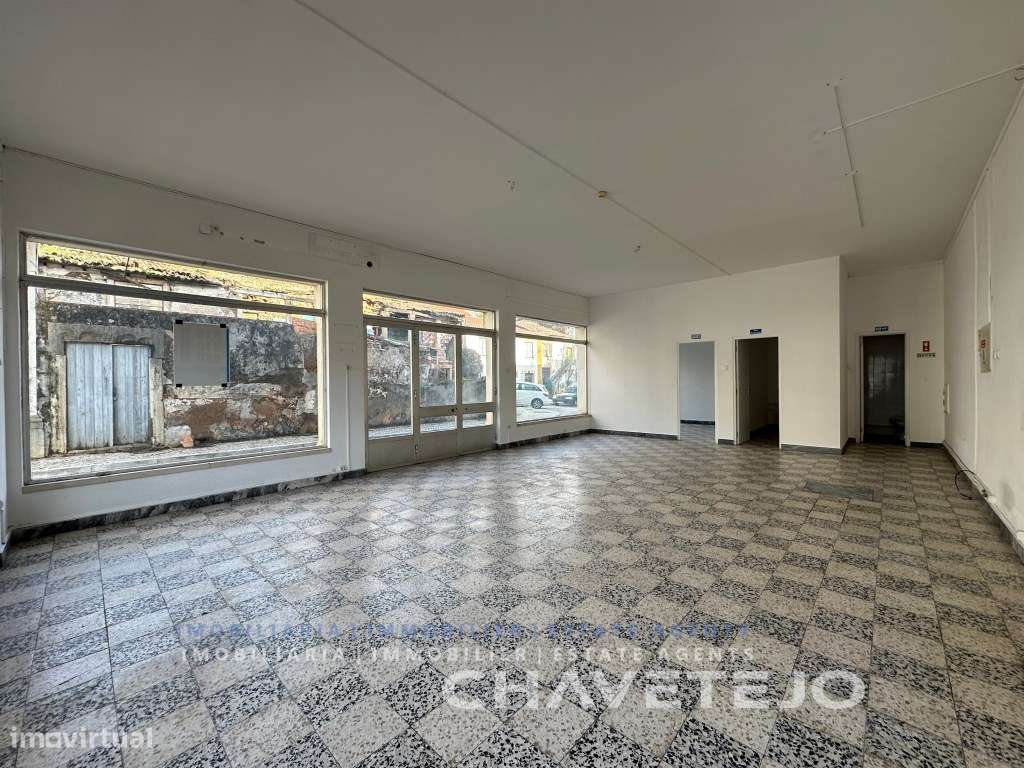 Loja com 78 m2 e boas montras perto de serviços e transportes públi... - Grande imagem: 4/12