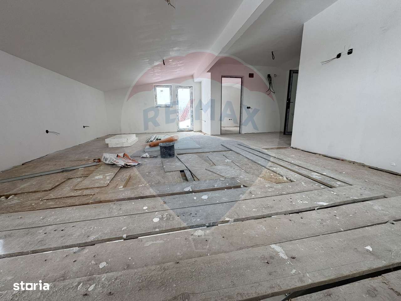 Casă / Vilă cu 6 camere de vânzare-14