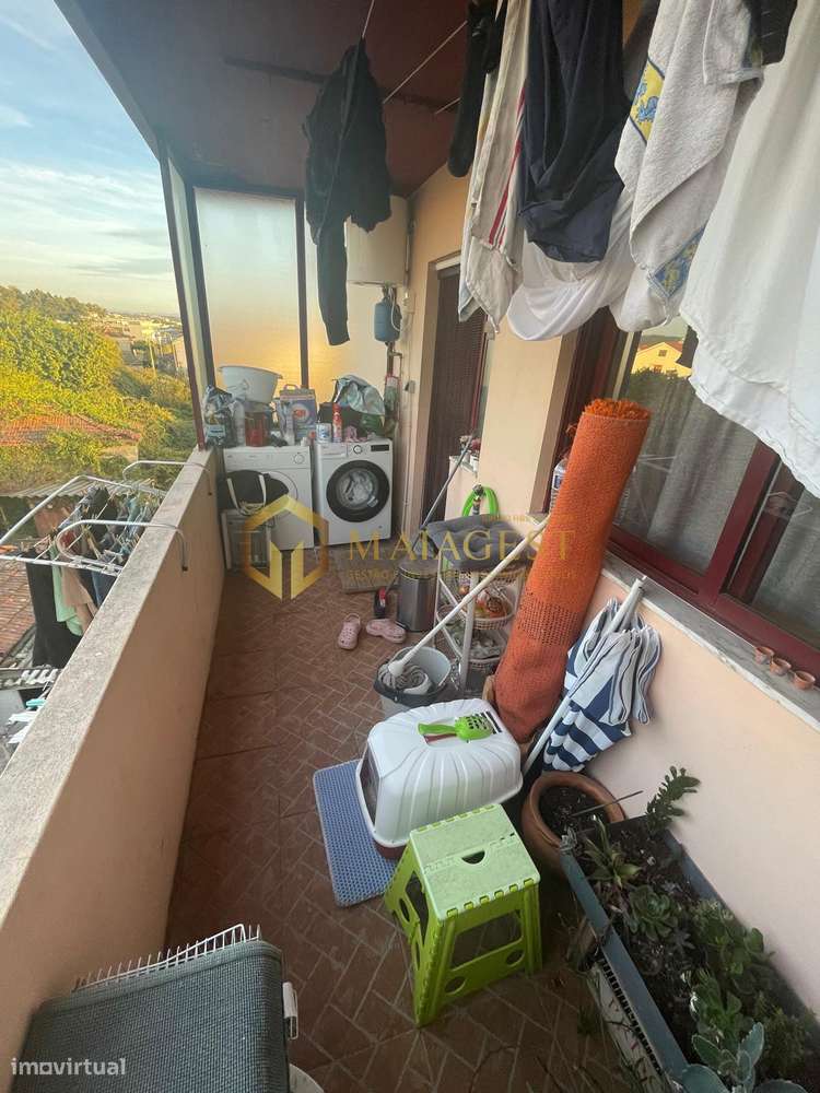 Apartamento T2 com cozinha equipada e varanda em Rio Tinto-10