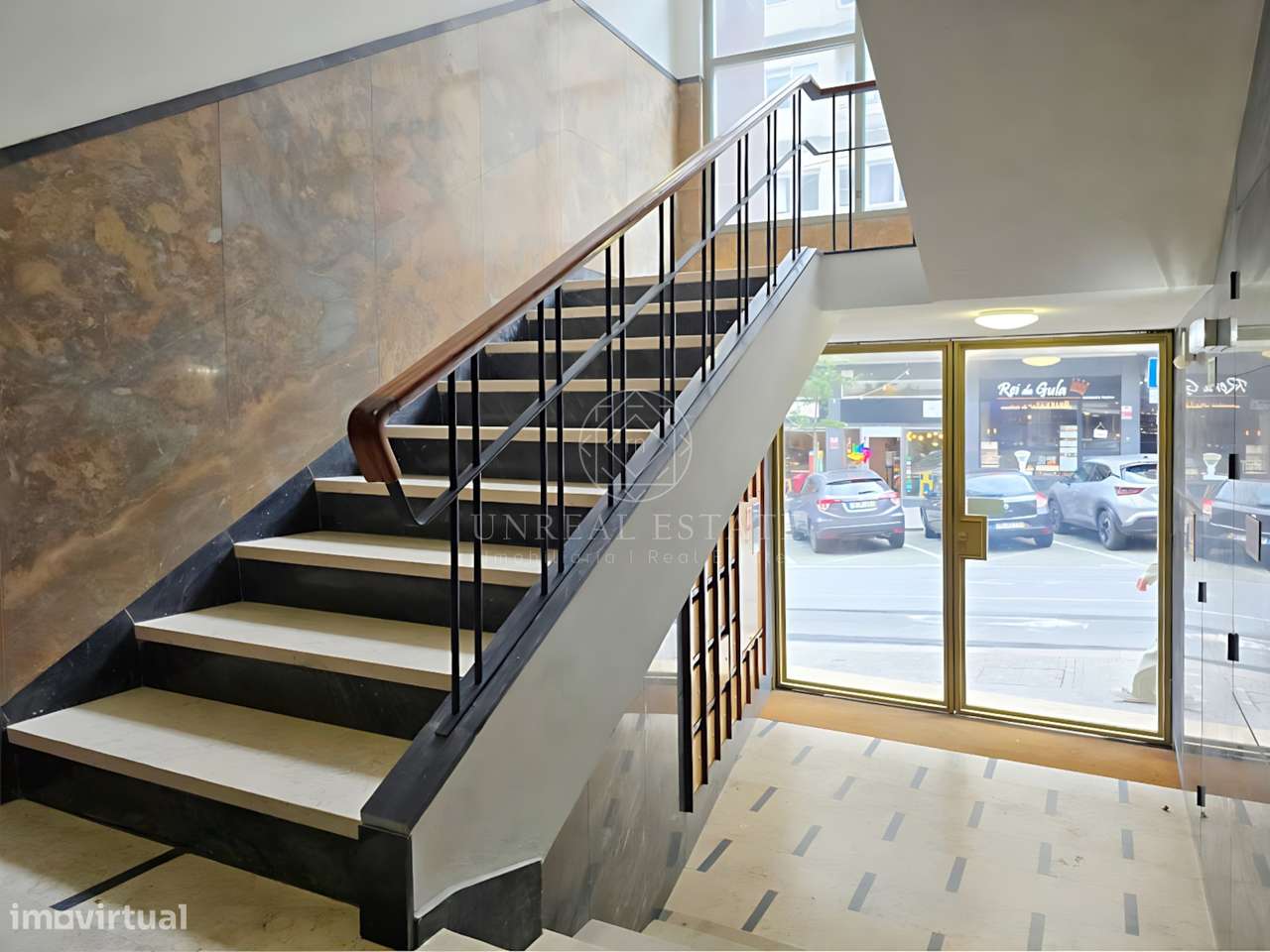 Apartamento T0 , novo, inserido em um edifício totalmente remodelado n-12