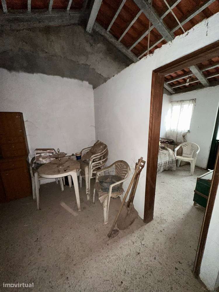 Moradia de 2 Pisos em Vila Nova de Foz Côa (Santo Amaro)-8