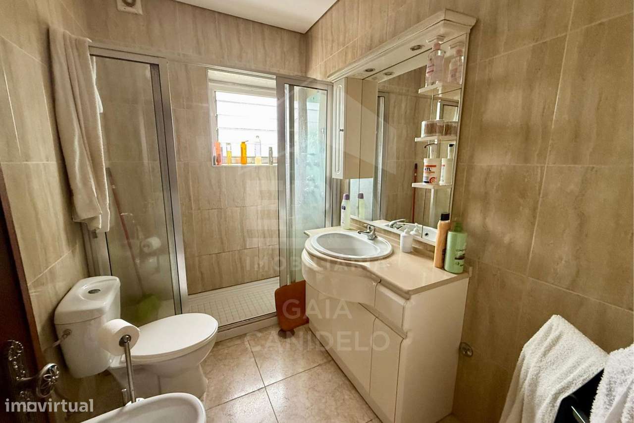 Apartamento T3 com 114 m² | Totalmente Remodelado | Arrendado-10