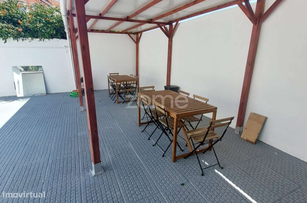 Duas Moradias Remodeladas Com Logradouro No Centro Da Ajuda