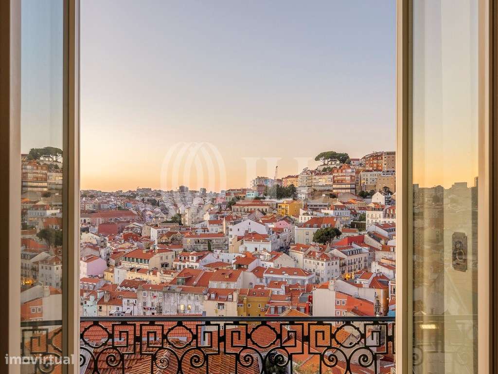 Apartamento T3+2 com jardim, em pleno Castelo, Lisboa-28