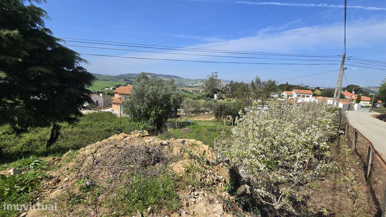 Terreno com possibilidade para moradia T2 | Azueira - Grande imagem: 3/5