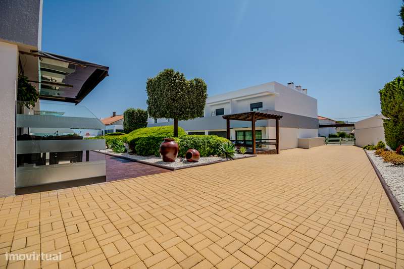 Moradia T3 em Condomínio c/piscina! 1 Minuto da Praia da Areia Branca - Grande imagem: 2/38