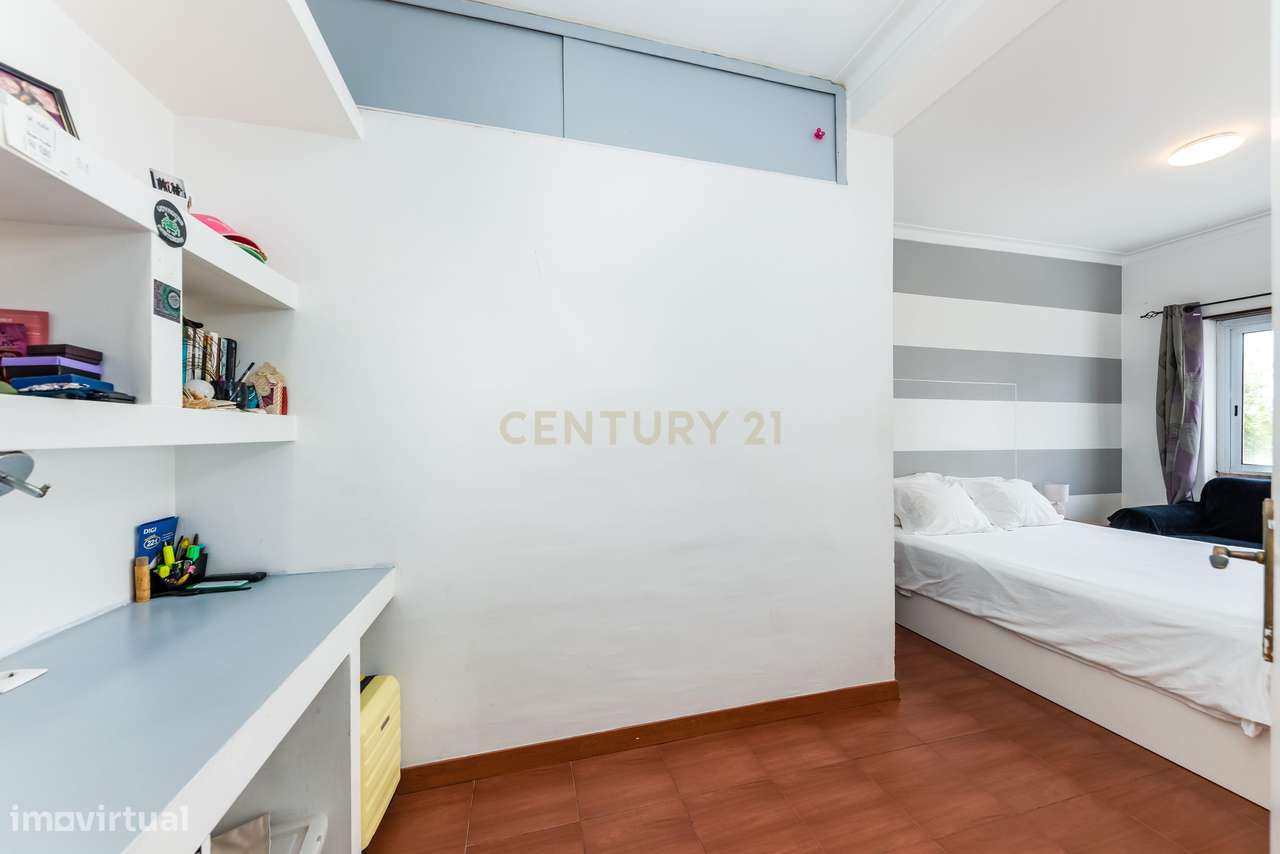 Apartamento T3 à Venda em Almada, Laranjeiro-19