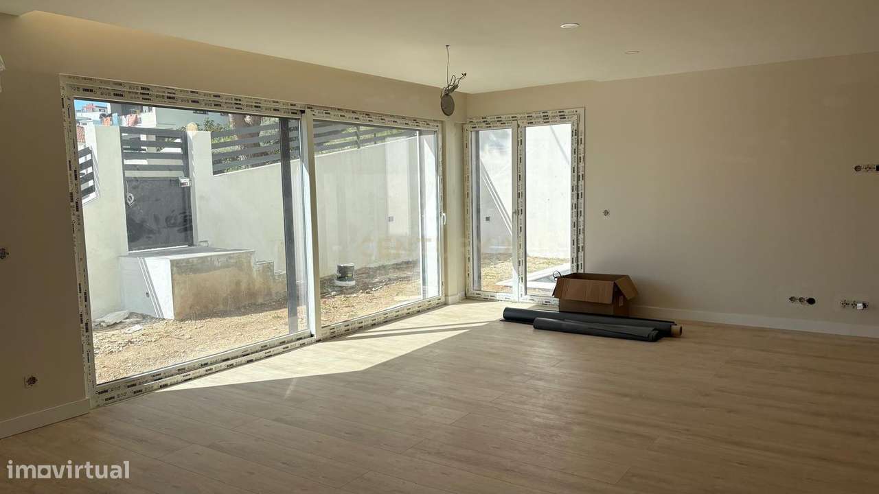 Moradia independente à venda em Famões, Odivelas-13