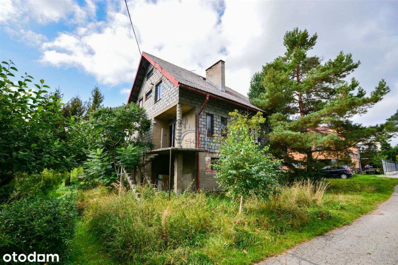 Trzykondygnacyjny Dom z Ogrodem - Do generalki-1