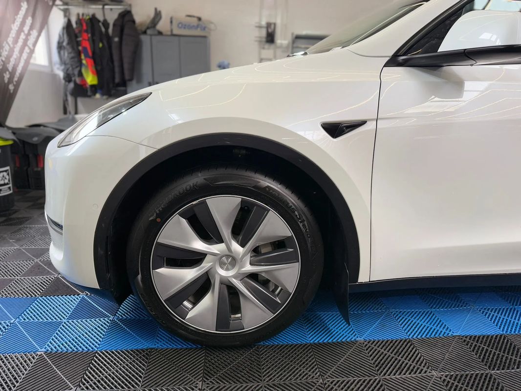 Tesla Model Y Long Range Dual Motor AWD - 12