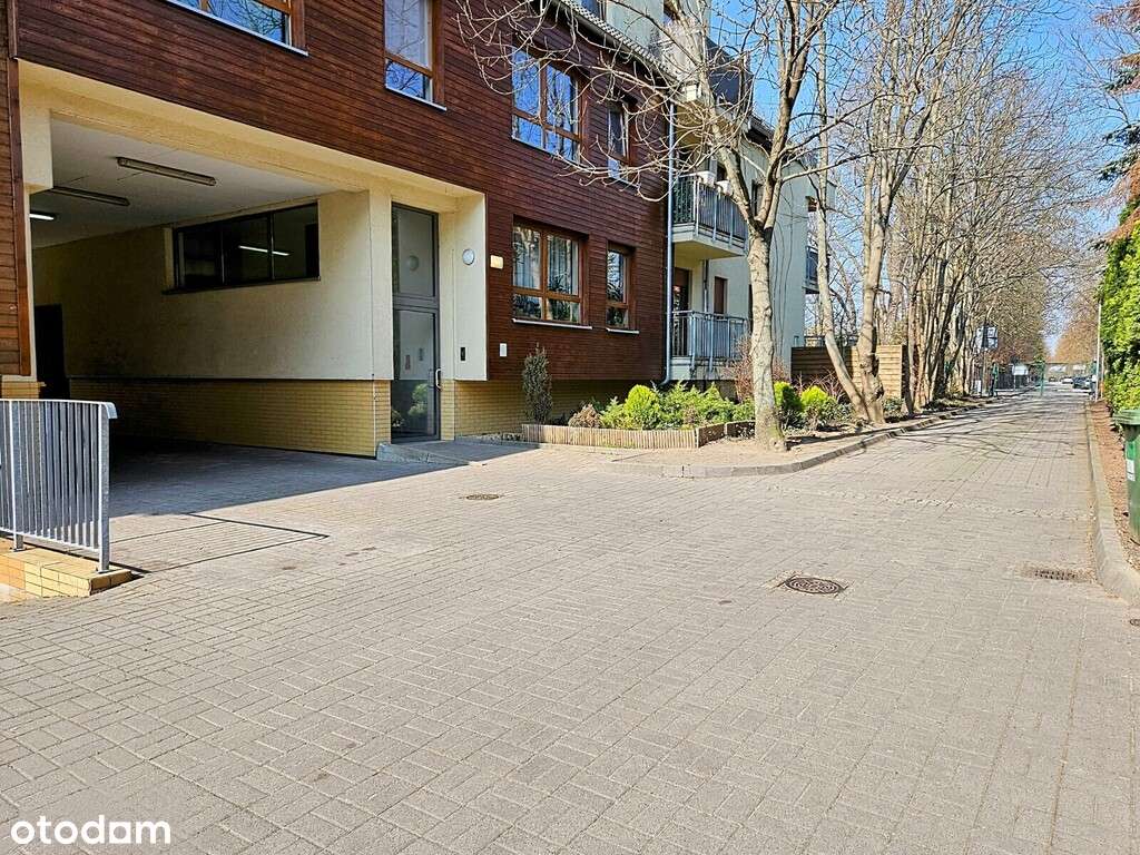 Garaż-2xmiej. postoj 30m2 Wroc. Oporów Dzierżonia-2