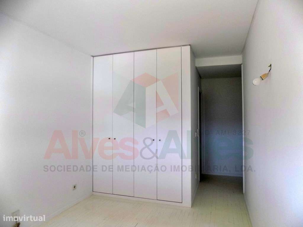 T2 com varanda, lugar de garagem e arrumos nos Altos, Maia-5