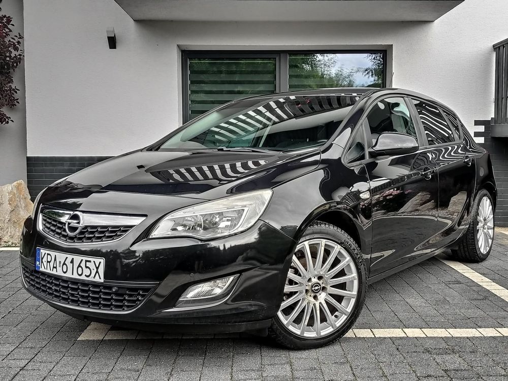 Opel Astra J 2011