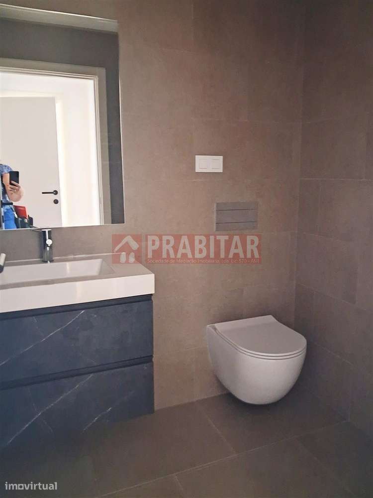 APARTAMENTO T2 . NOVO-24