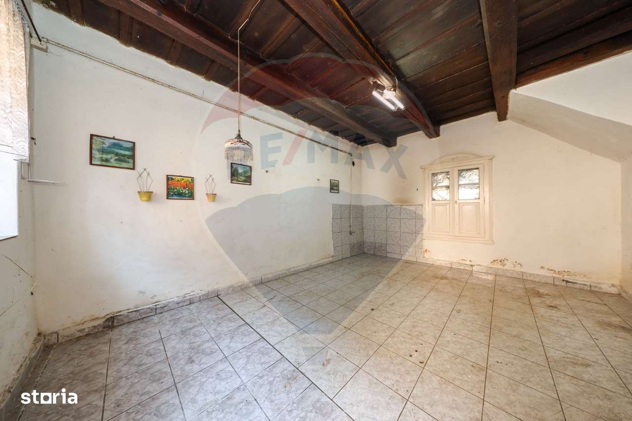Casă / Vilă cu 10 camere de vânzare în zona Ultracentrală Râșnov-11