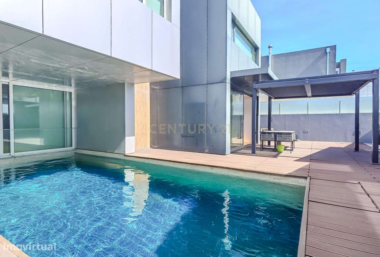 MORADIA| 4 FRENTES| 4 SUITES| PISCINA| CHURRASQUEIRA| SAUNA| GINÁSIO| - Grande imagem: 2/53