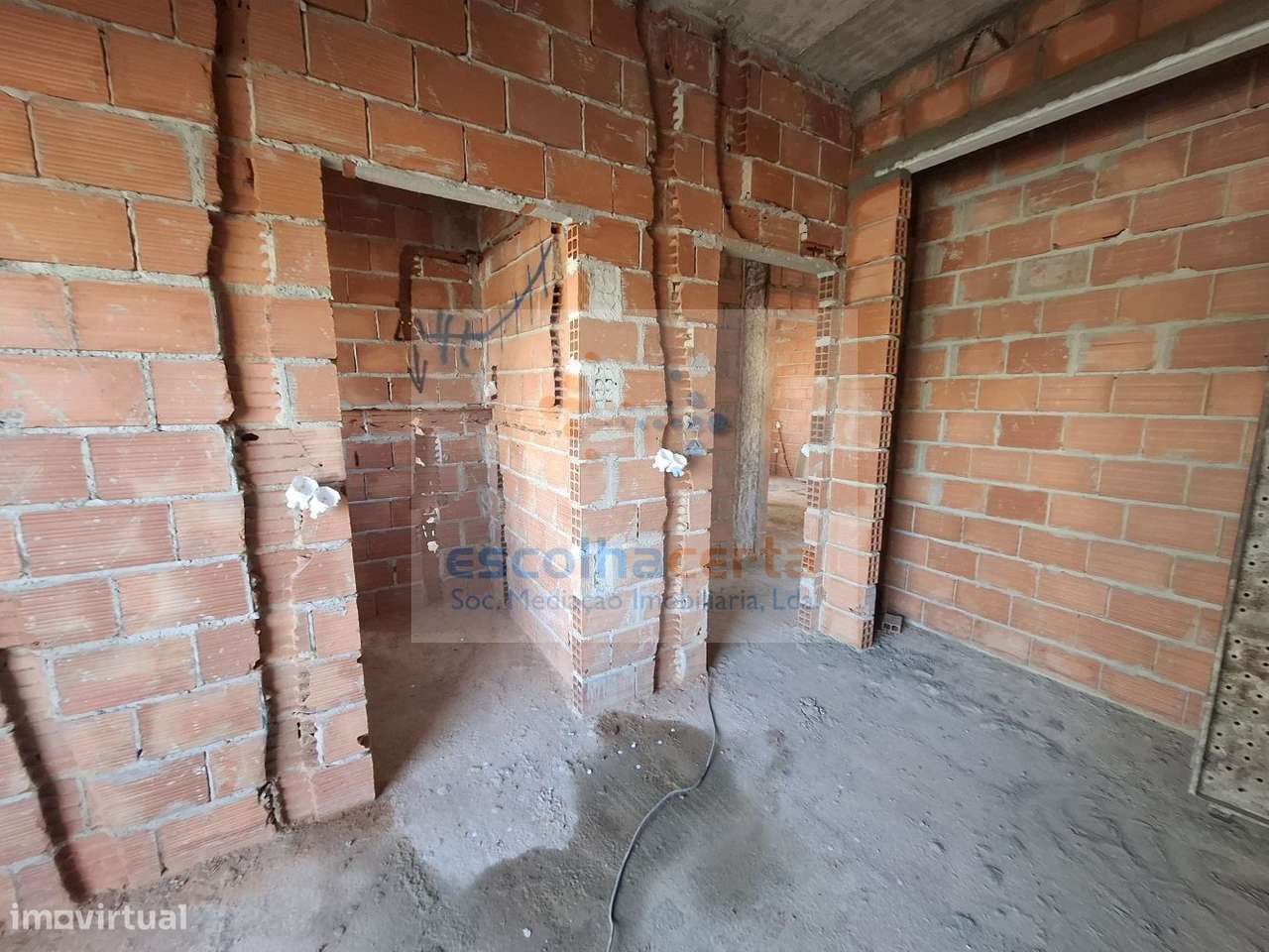 MORADIA TÉRREA T4 ISOLADA EM CONSTRUÇÃO - FERNÃO FERRO-13