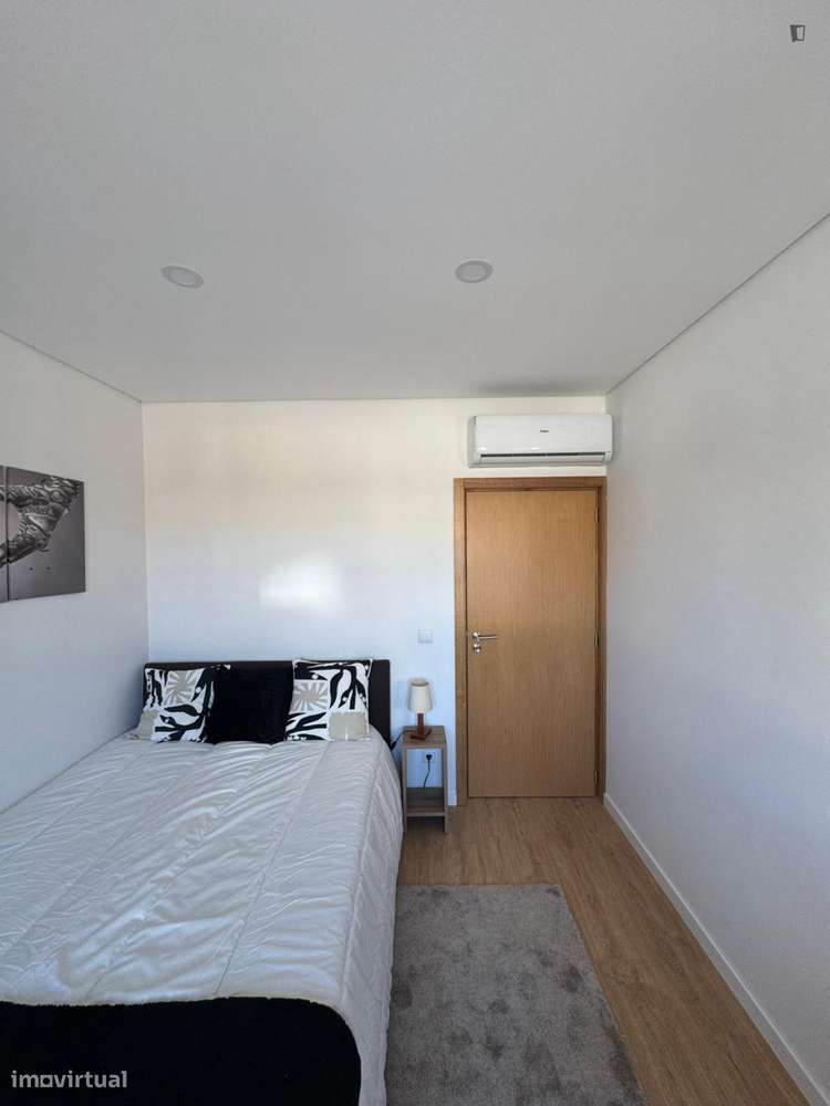 Quarto - localizado em Paranhos Porto - Grande imagem: 5/6