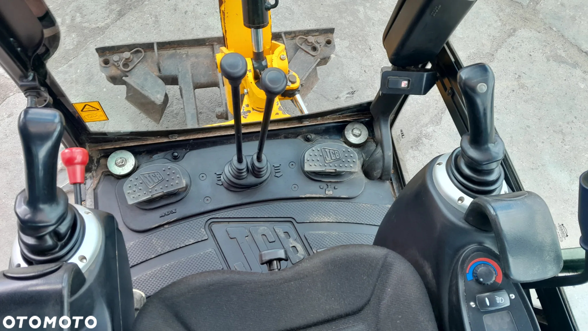 JCB 8018  2016r - 11