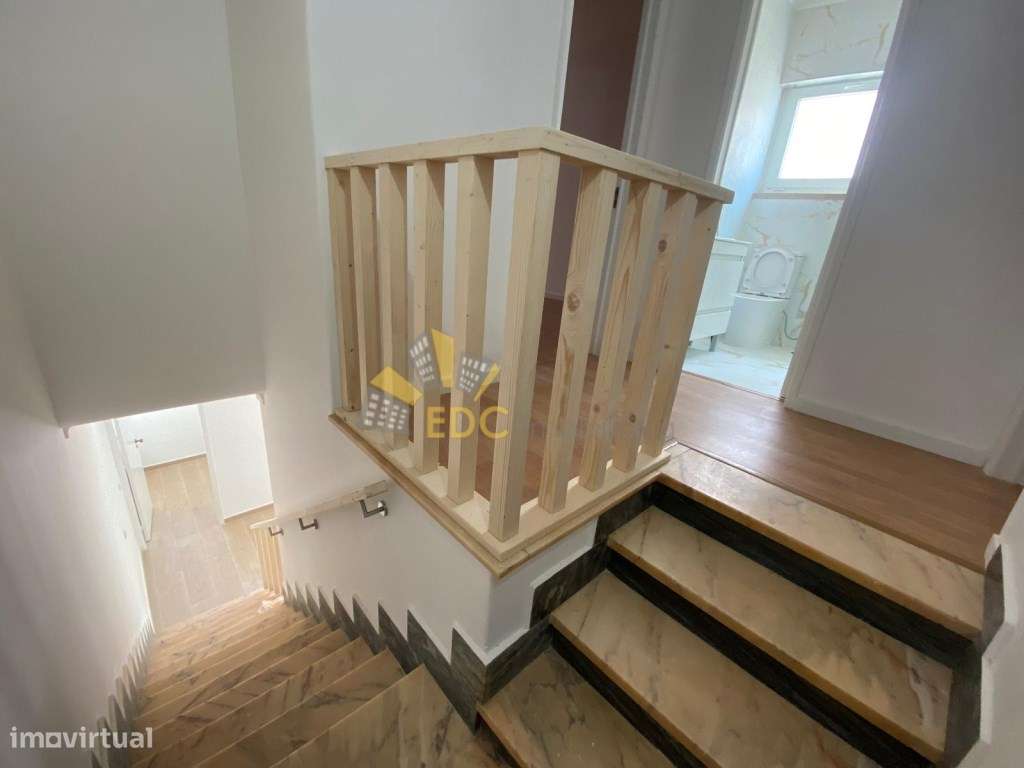 Moradia T3 - Remodelada com 2 frentes no centro de Mem Martins | Nã...-24