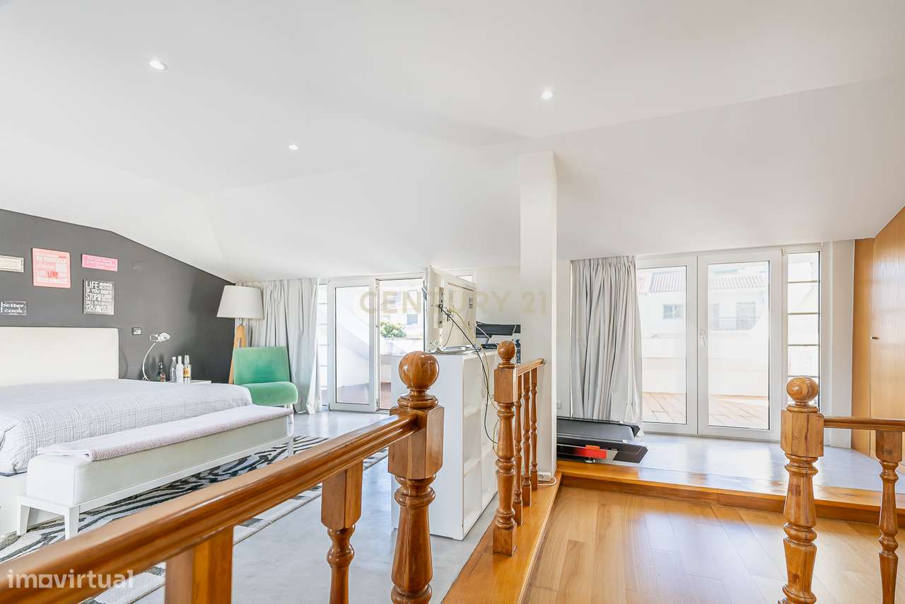 Moradia de Luxo T4 com Piscina e Jardim em Alvalade-41