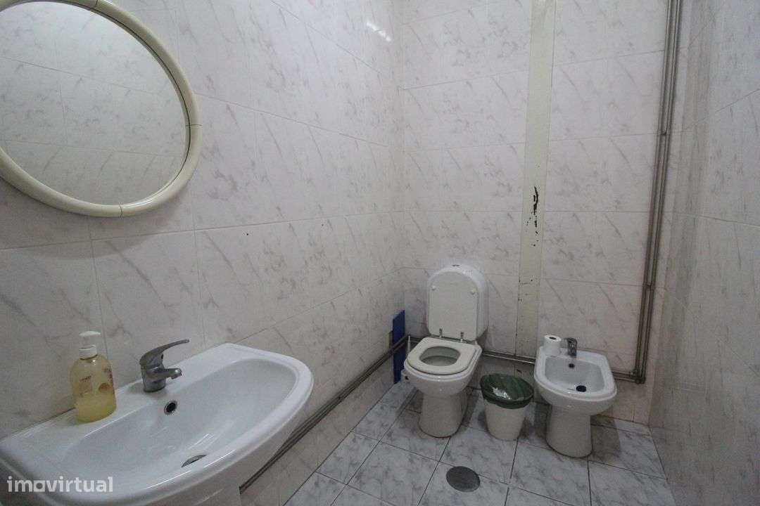 Excelente Armazém em Esmoriz-14