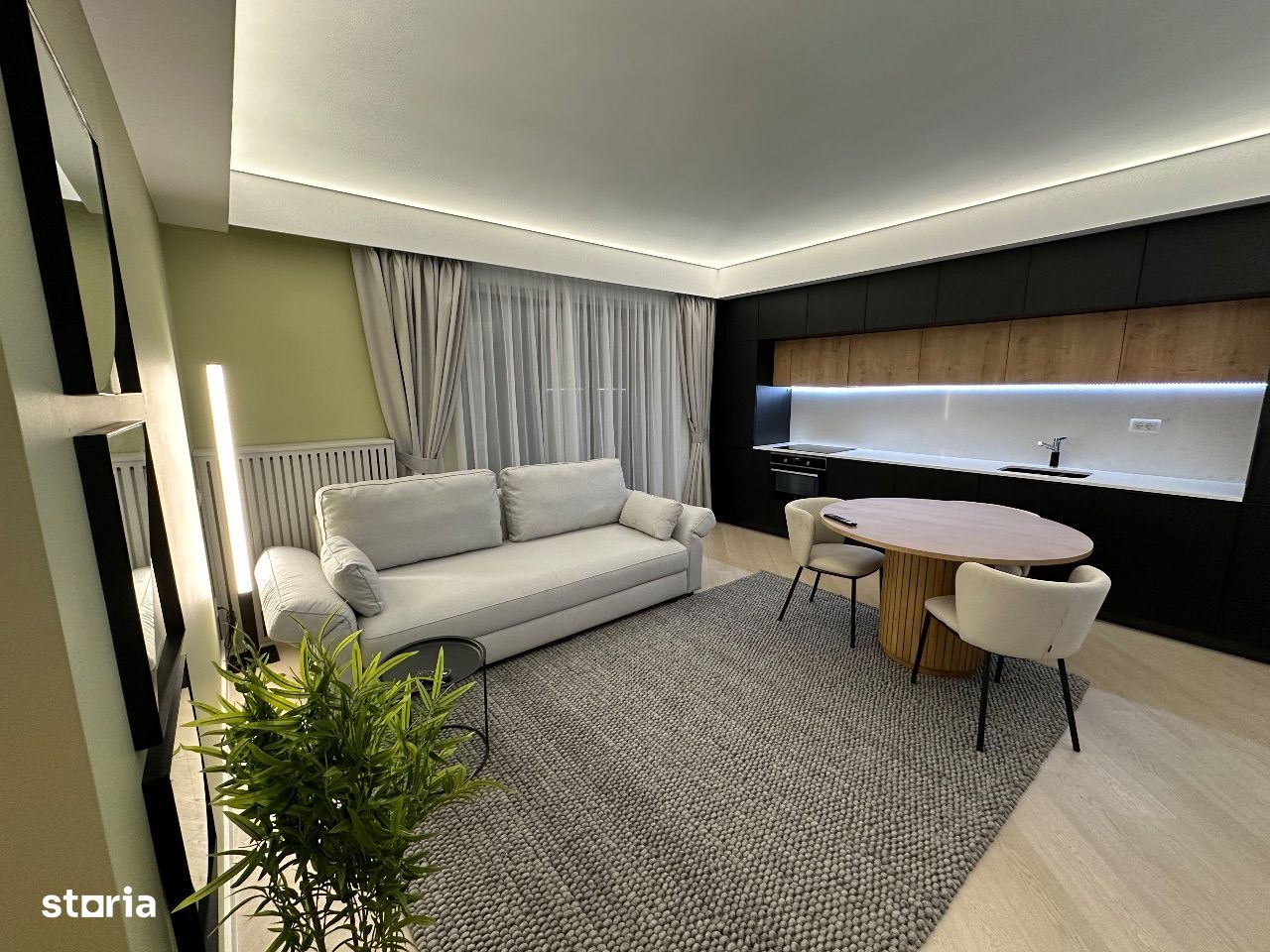 Apartament 3 camere in complex Cortina North de inchiriat