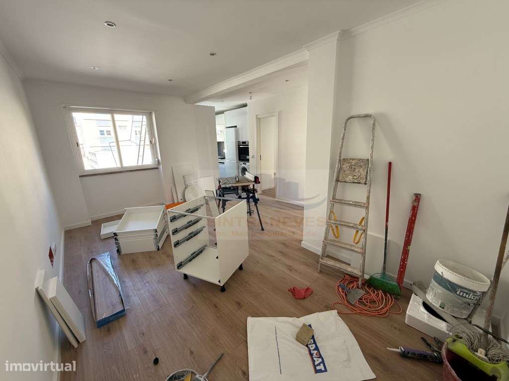 Apartamento T3 Fantástico e Totalmente Remodelado ao Pé da Igreja P...-17