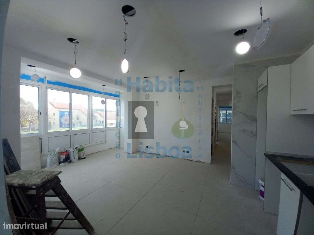 T4 Remodelado com Cozinha Equipada - Laranjeiro, Almada - Grande imagem: 5/39