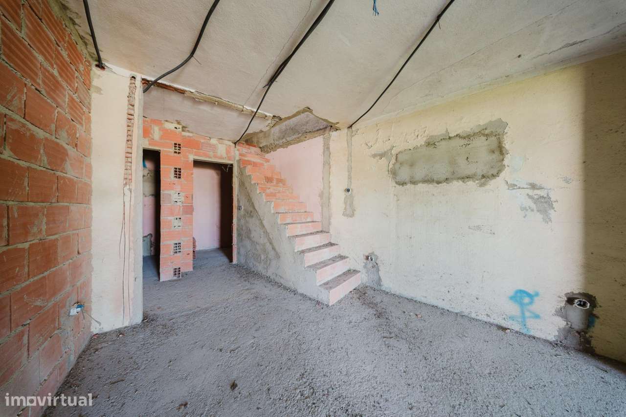 Moradia T3 Isolada por Renovar | Bairro Novo da Jardia, Montijo-12