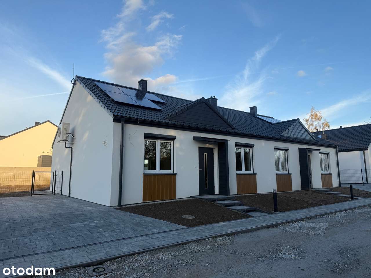 Nowe parterowe domy z pompą, fotowoltaiką, ogrodem-5
