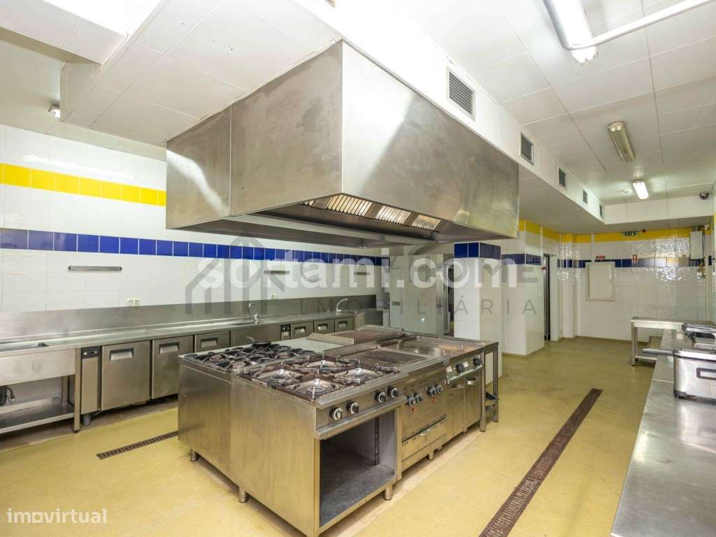 Espaço Comercial de 425m² no Coração de Faro-36