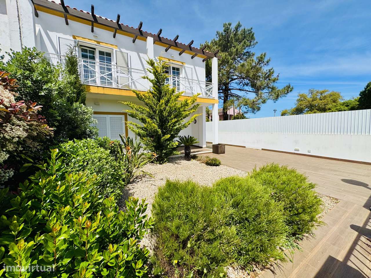 Moradia t3 garagem box jardim Charneca da Cotovia Sesimbra-8