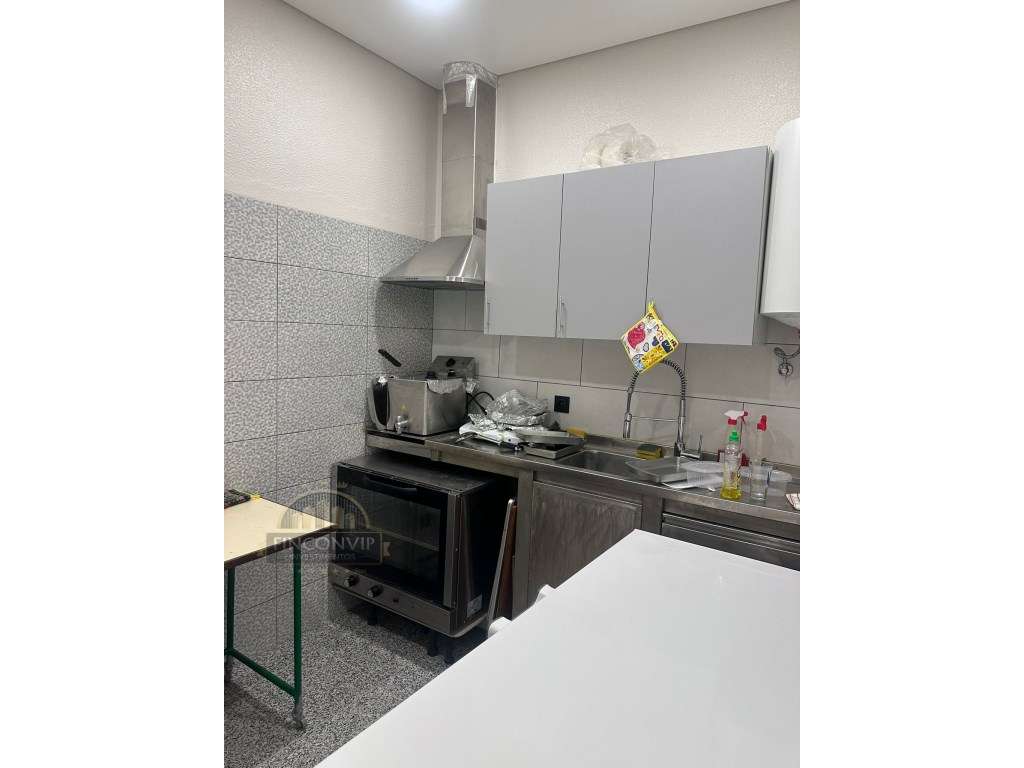 Espaço Comercial no Centro de Almada - Totalmente Equipado e Pronto...-5
