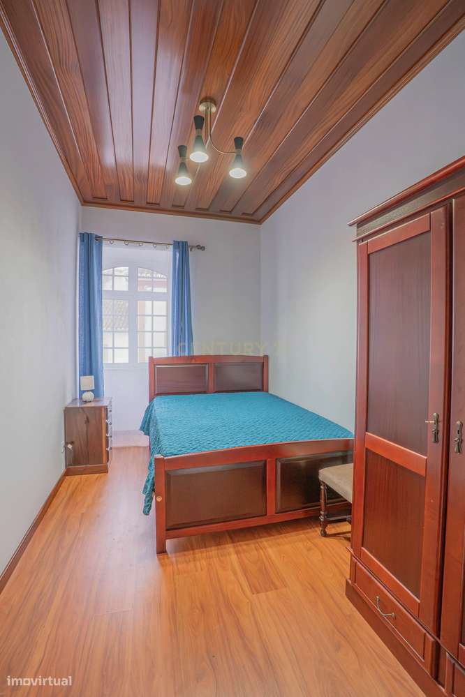 Oportunidade Única: T3 + T2 com Excelente Potencial-13