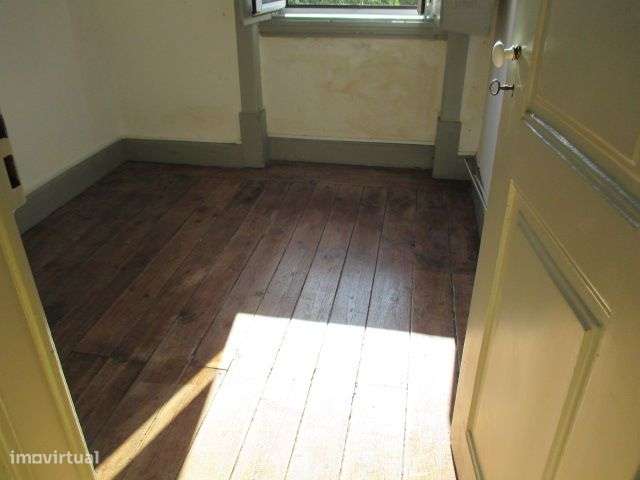 Vivenda na Av. Dias da Silva-23