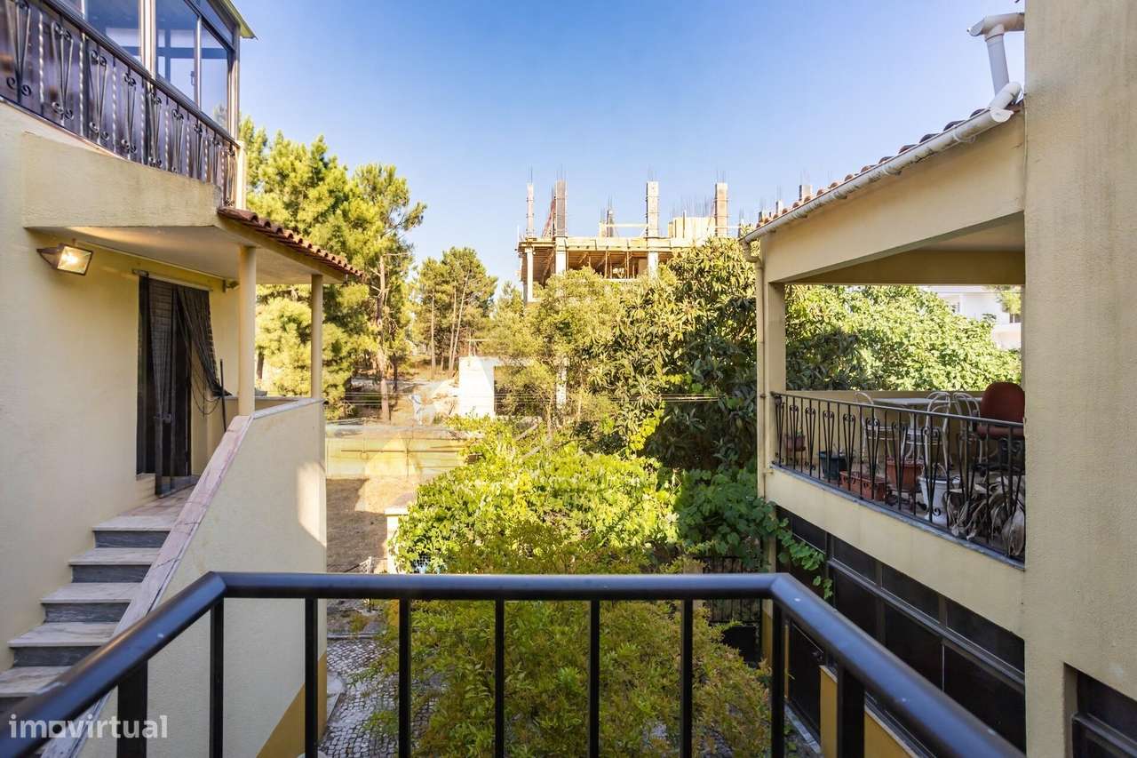 Fantástica Moradia T4 (10 Divisões) com Terreno de 869 m2 – Imenso Pot-25