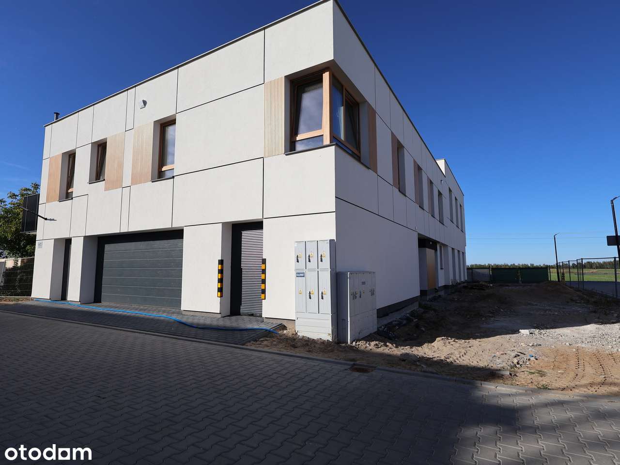 KOMPLEKS KOMERCYJNO-MIESZKALNY | LESZNOWOLA-5