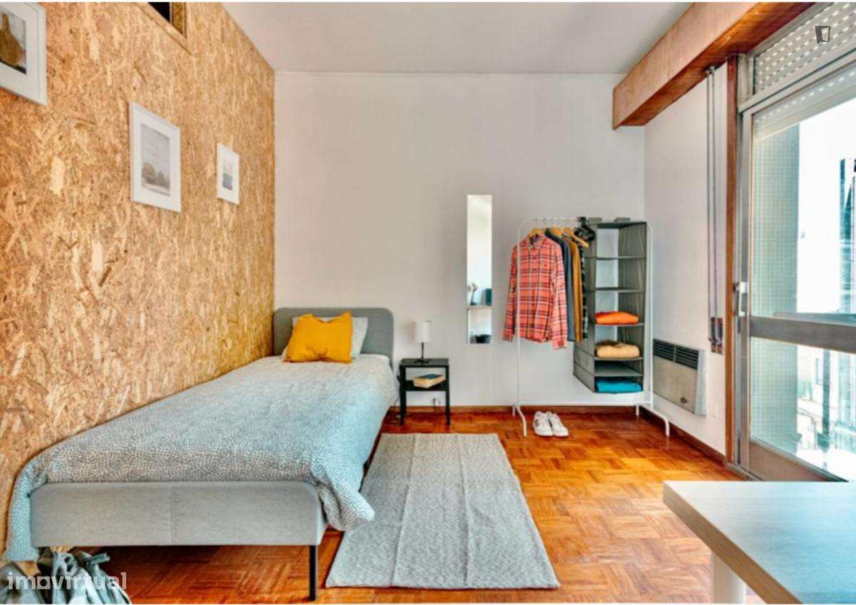 Quarto - localizado em Paranhos Porto - Grande imagem: 5/6