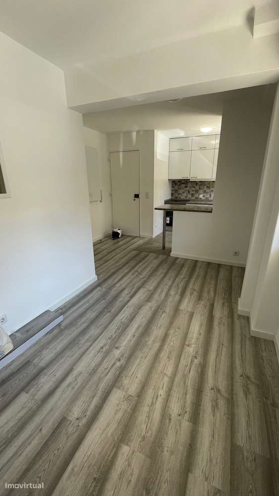 T1 completamente remodelado no centro de Algés - Grande imagem: 4/9