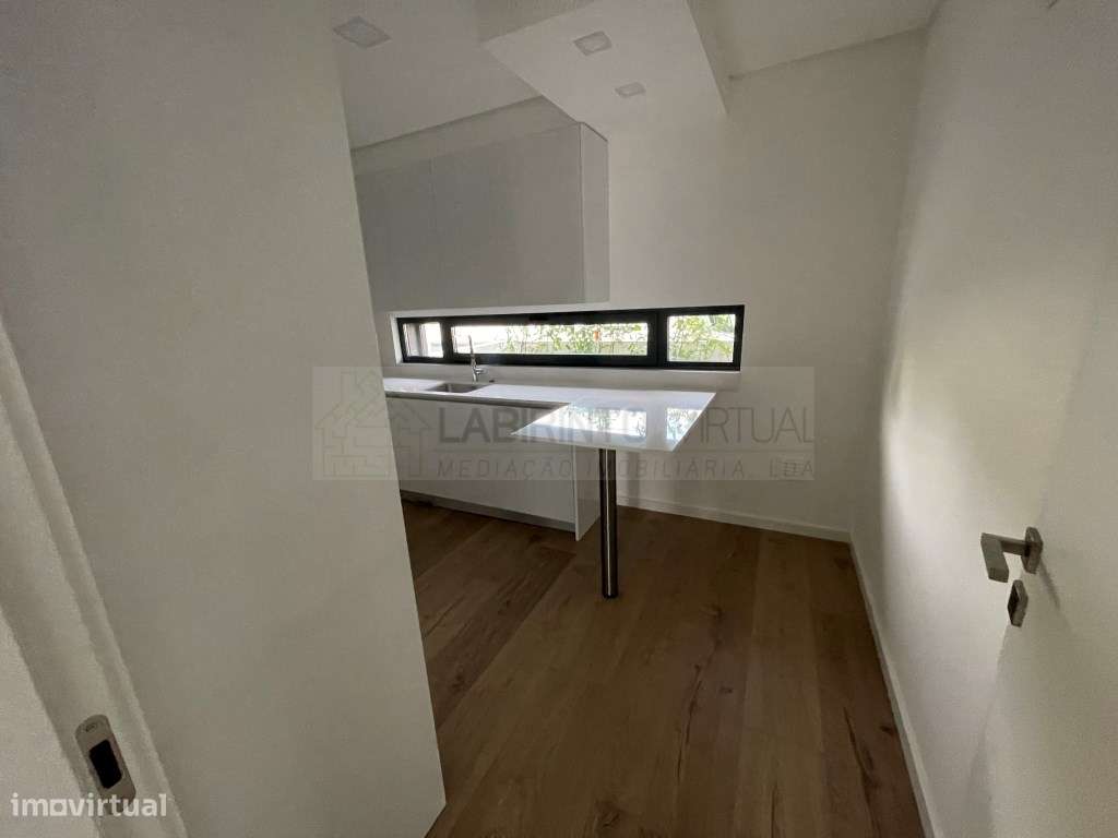 Vende-se Moradias T4 em Condomínio privado, no Fanqueiro - Loures-7