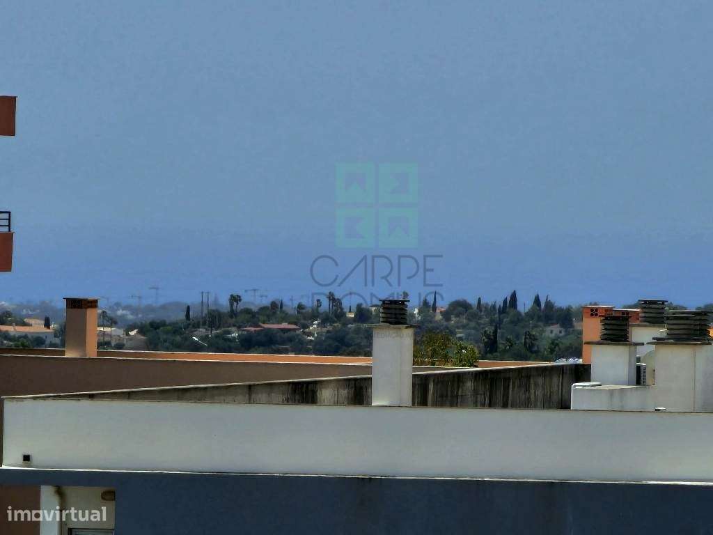 Espaçoso apartamento T3, com parqueamento, junto centro de Loulé, A...-31