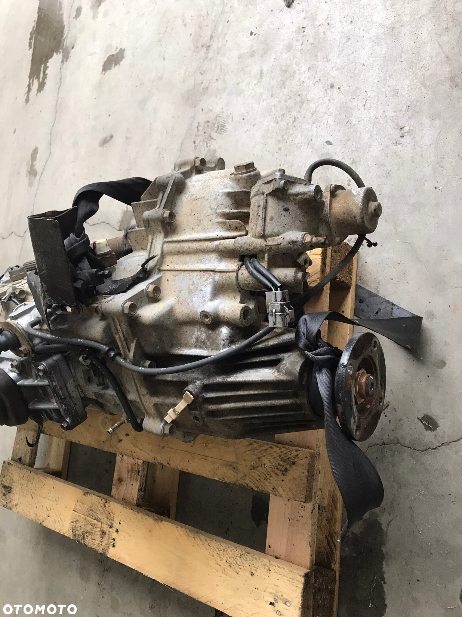 ISUZU TROPER 3,0 DOHC REDUKTOR SKRZYNI MANUALNEJ - 4