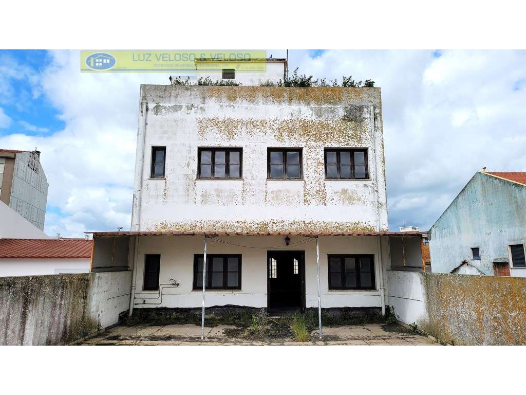 Prédio Urbano de R/C, 1º, 2º andares para Comércio em Cartaxo-34