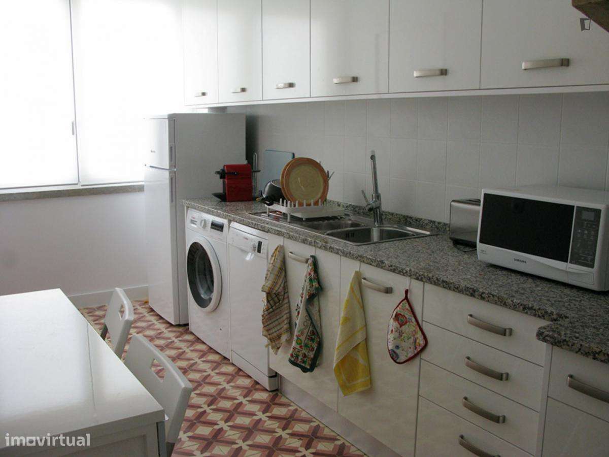 Quarto - localizado em Penha Lisbon - Grande imagem: 3/11