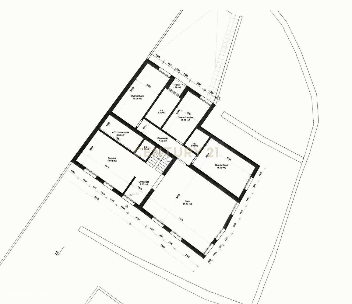 Terreno Urbano com ruína e projeto aprovado para uma moradia T4 na Mou-15